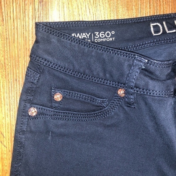 dl 1961 Angel Midrise Skinny Ankle Jeans in Athens Wash (black) Size 25 - Picture 7 of 14